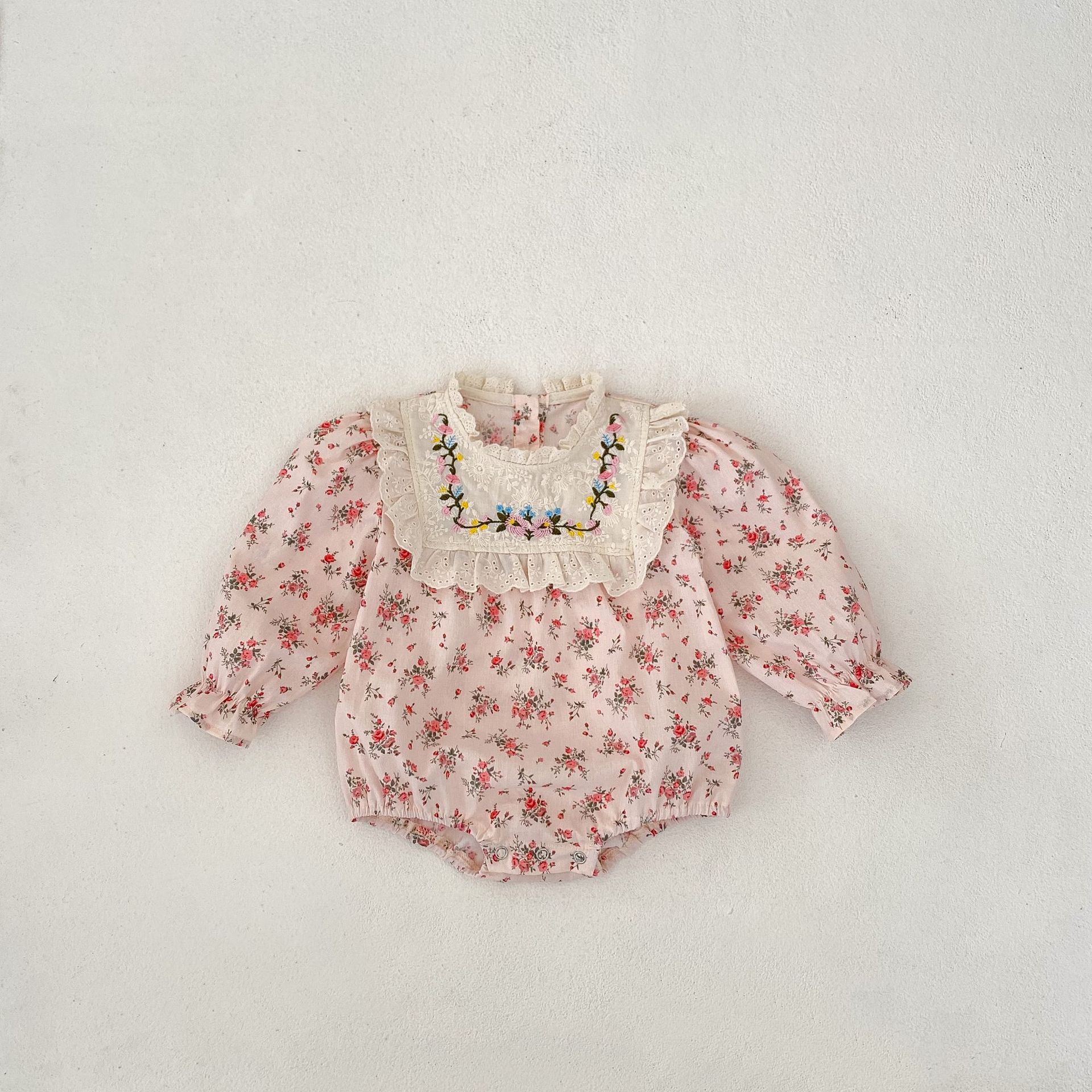 Baby Girl Embroidered Pattern Sleeveless bodysuit
