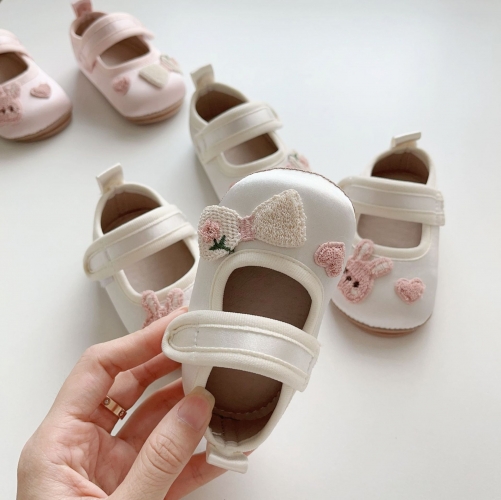 2025 New Autumn Infant Baby Girls Rabbit and Heart Pattern Slip-resistant Toddler Shoes Wholesale