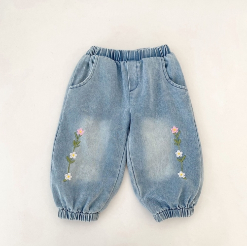 2026 Spring and Autumn New Arrival Baby Kids Girls Flowers Embroidered Denim Jeans Wholesale 2026 Spring and Autumn New Arrival Baby Kids Girls Flowers Embroidered Denim Jeans Wholesale